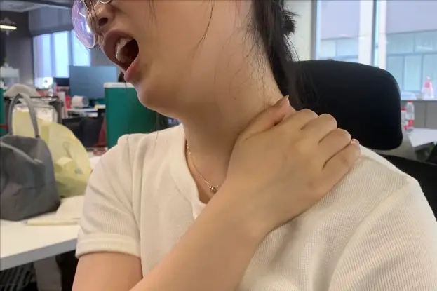 颈部靠近锁骨处的筋疼!!!!!!!!