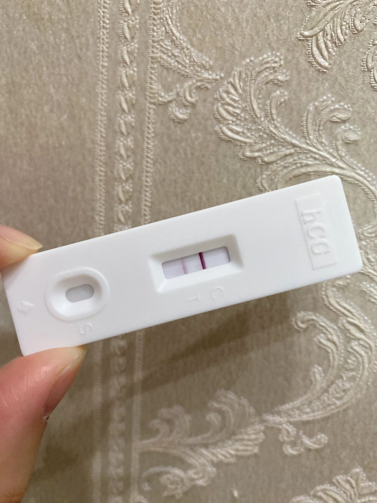 验孕棒上一深一浅