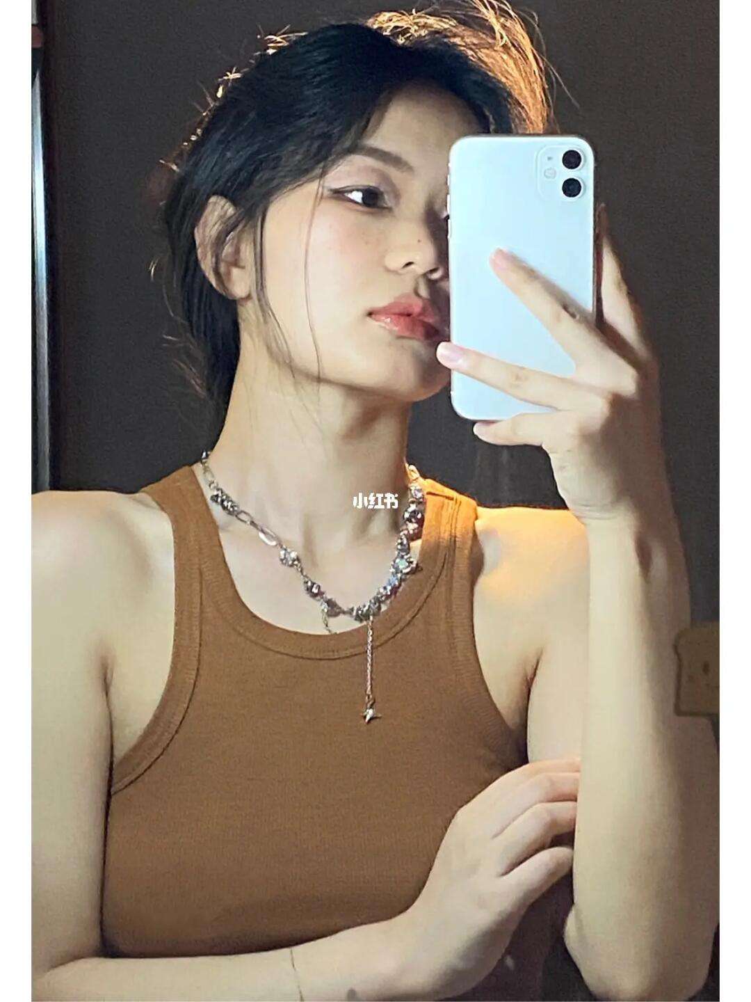 女性有喉结突出正常吗