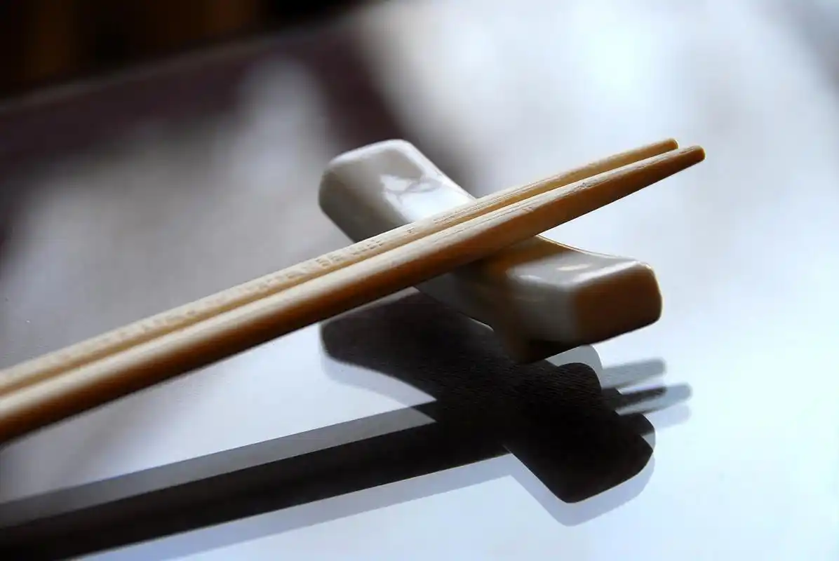 乙肝吃饭碗筷会传染吗